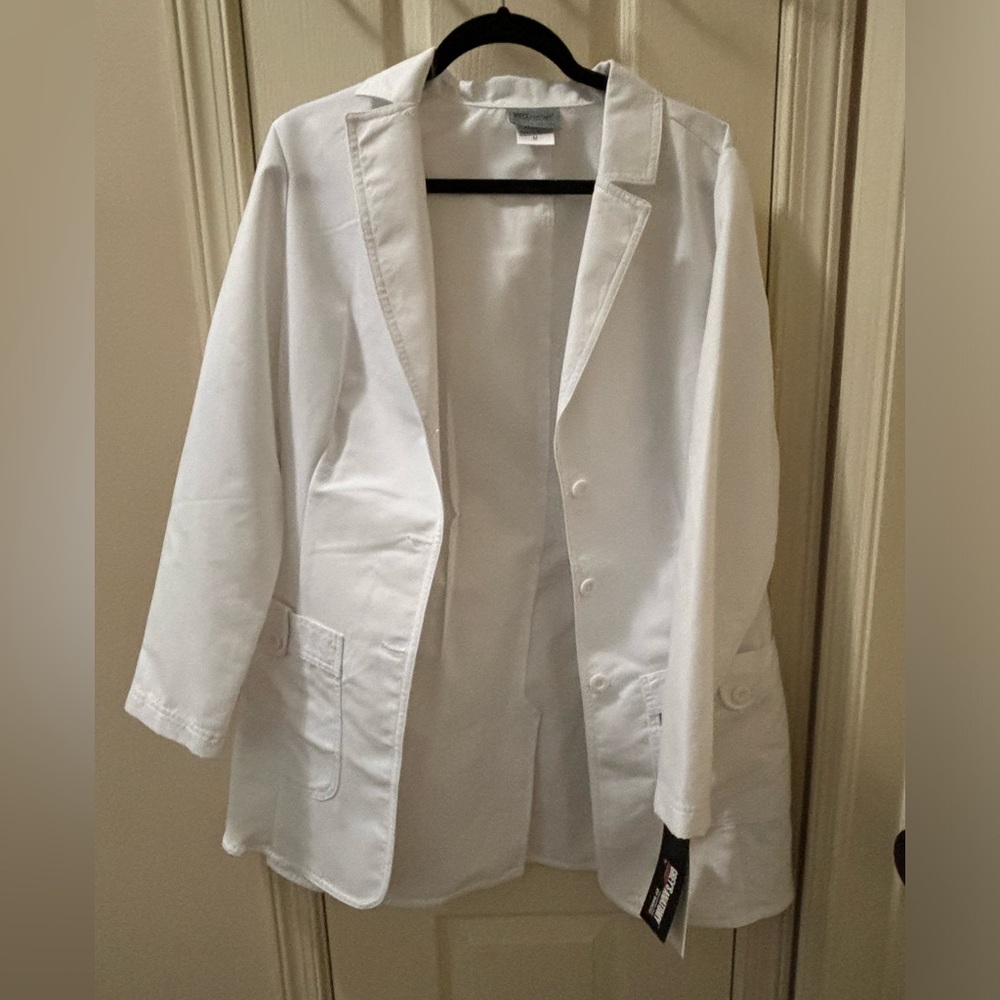 NWT Women’s White Lab Coat with organizer